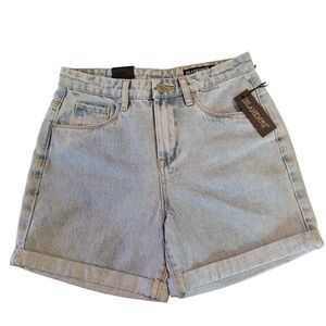 NWT Blanknyc The Perry Mom denim shorts - 26.            G15